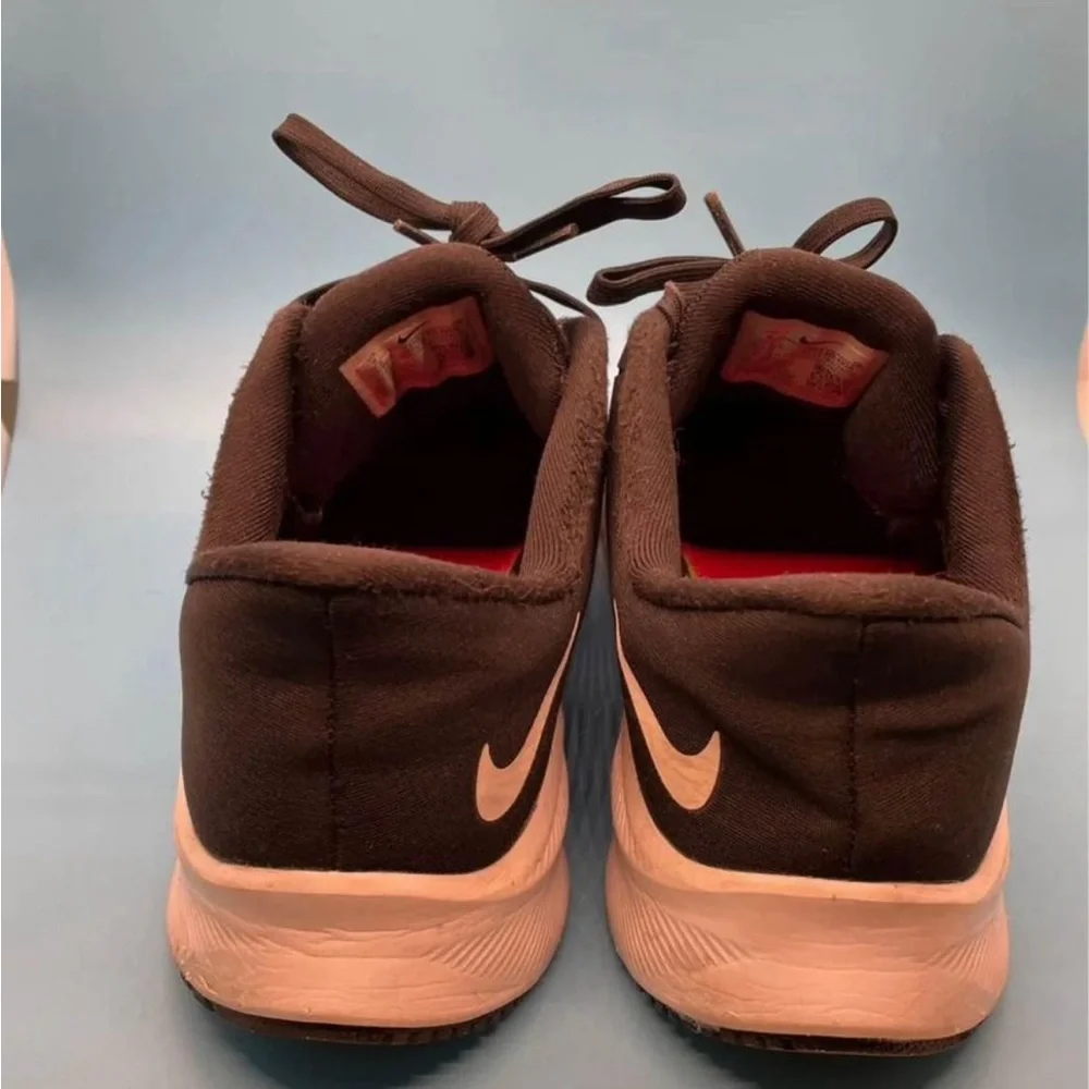 Men’s Nike running shoe quest size 9